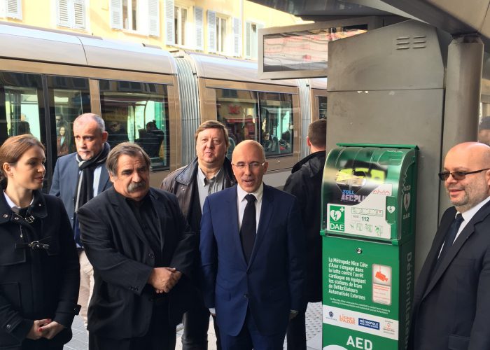 Inauguration du 1er quai de tramway équipé d’un défibrillateur à Nice
